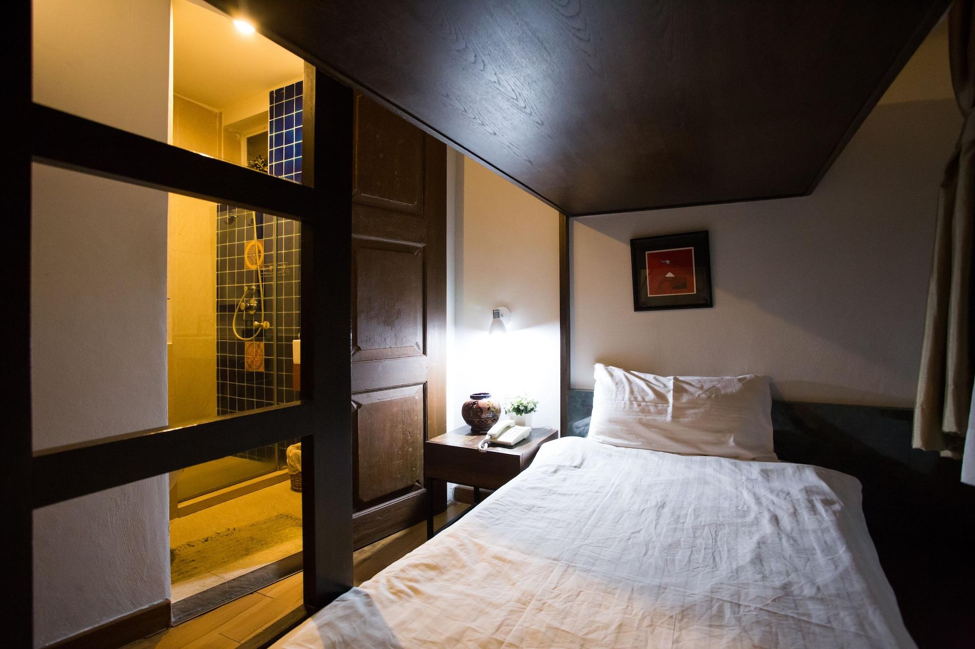 Chetuphon Gate Hotel